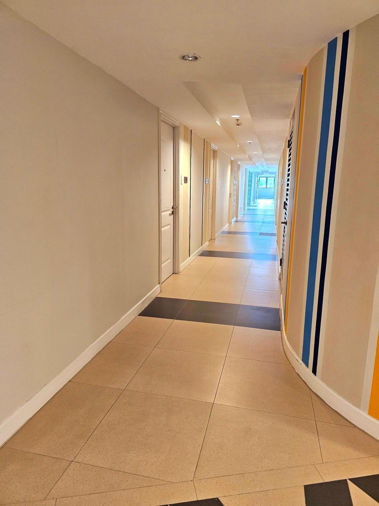 Acellyne'S Suites At The Residences At Commonwealth By Century Quezon City Esterno foto