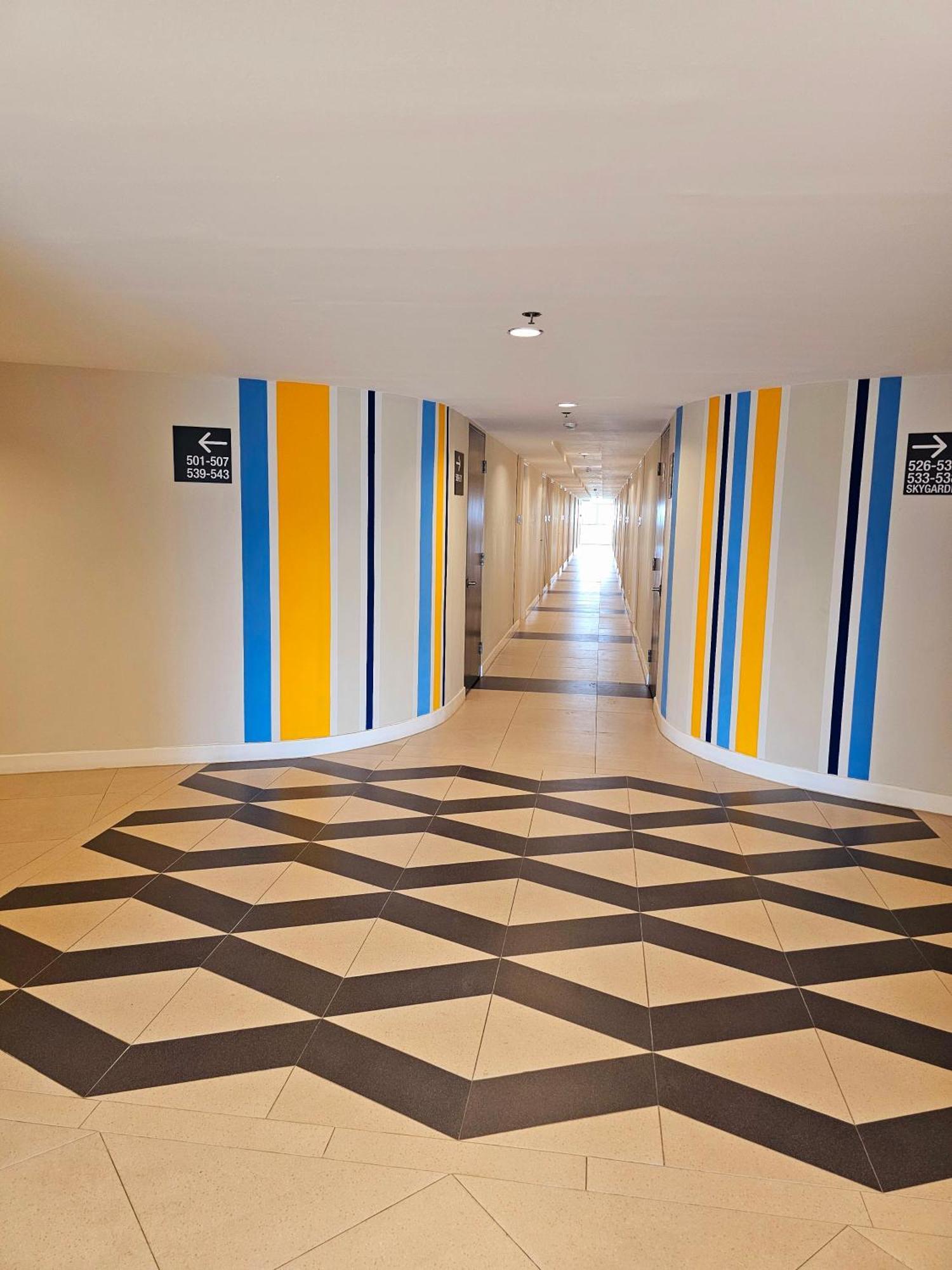 Acellyne'S Suites At The Residences At Commonwealth By Century Quezon City Esterno foto