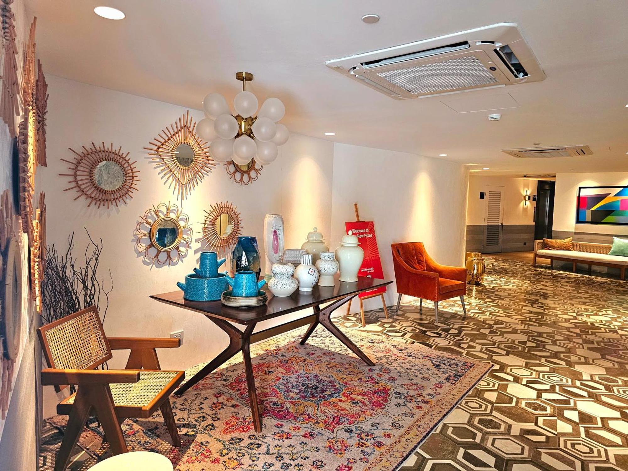 Acellyne'S Suites At The Residences At Commonwealth By Century Quezon City Esterno foto