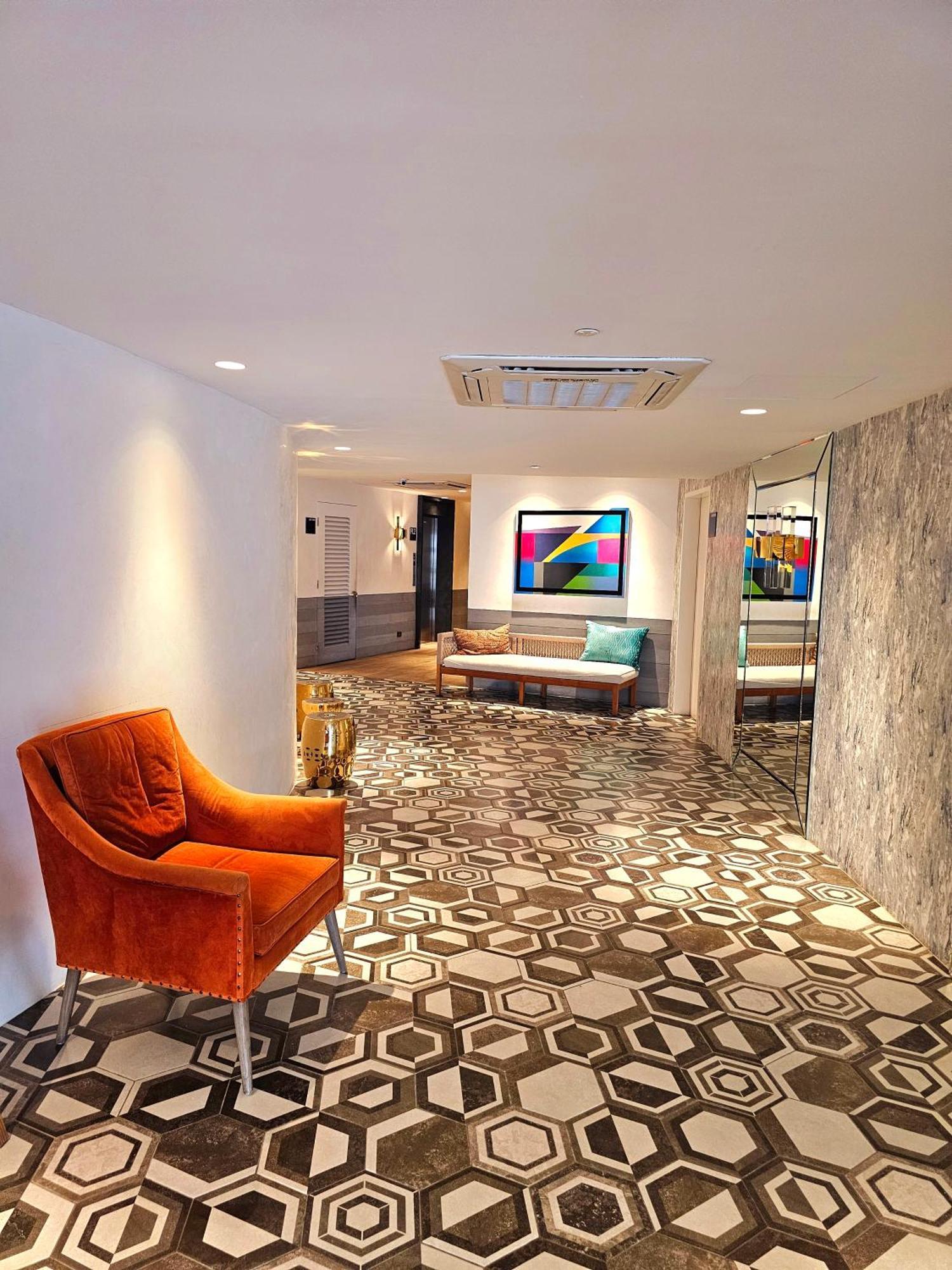 Acellyne'S Suites At The Residences At Commonwealth By Century Quezon City Esterno foto
