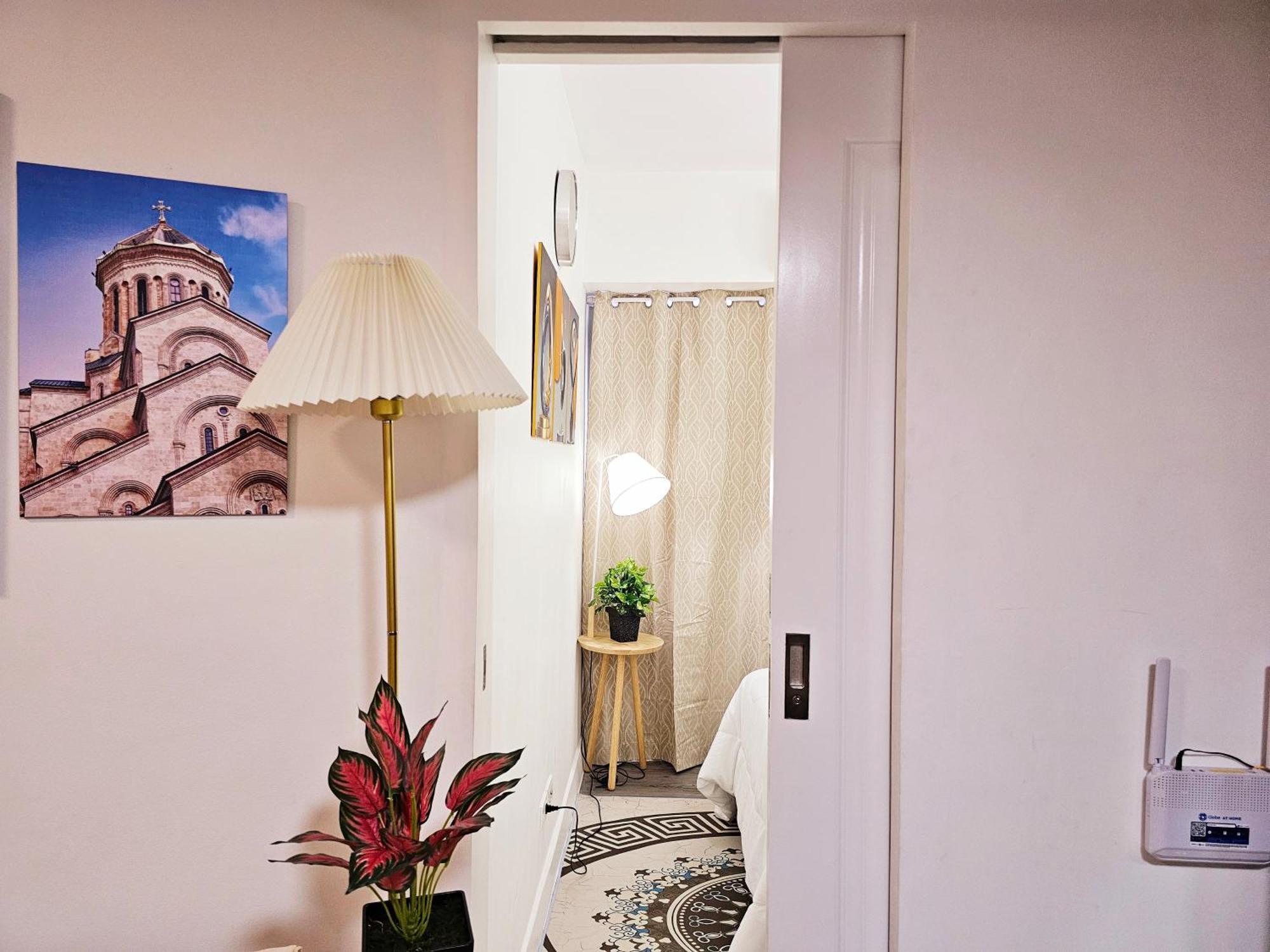 Acellyne'S Suites At The Residences At Commonwealth By Century Quezon City Esterno foto