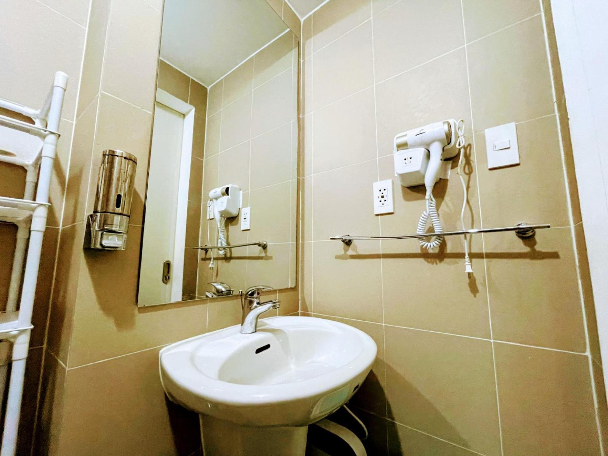 Acellyne'S Suites At The Residences At Commonwealth By Century Quezon City Camera foto