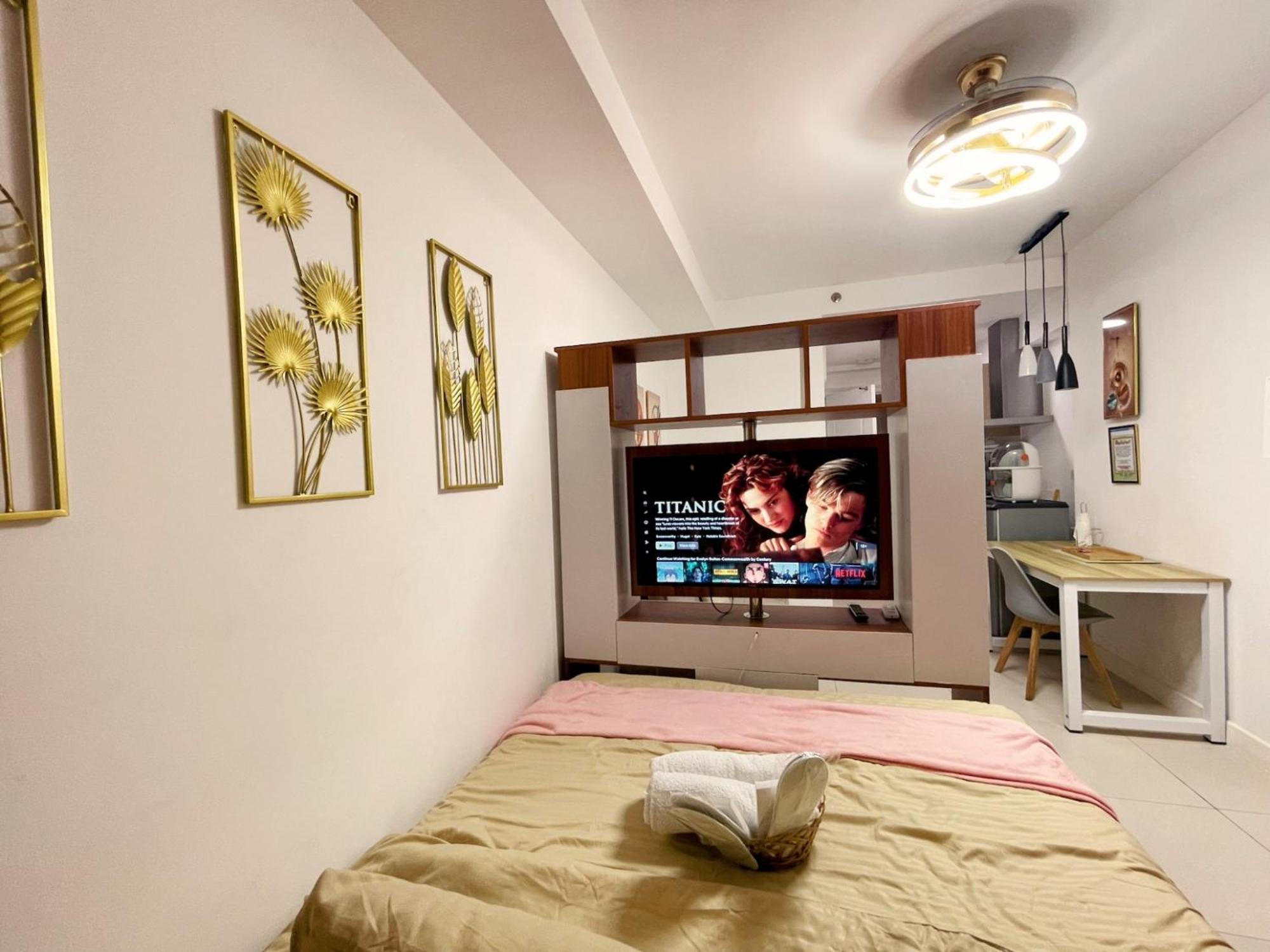 Acellyne'S Suites At The Residences At Commonwealth By Century Quezon City Camera foto