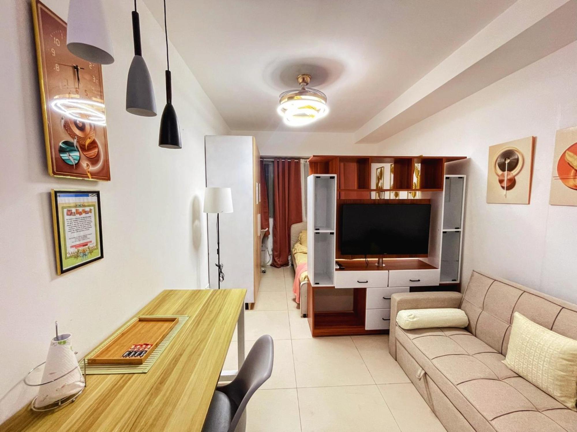 Acellyne'S Suites At The Residences At Commonwealth By Century Quezon City Camera foto