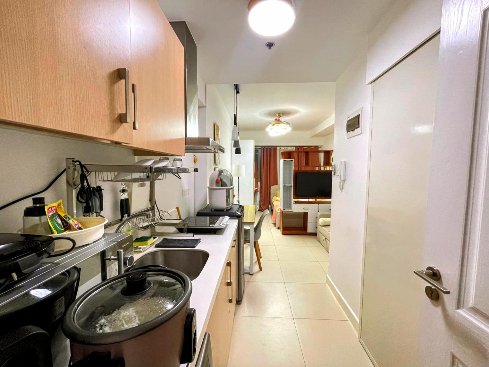 Acellyne'S Suites At The Residences At Commonwealth By Century Quezon City Camera foto