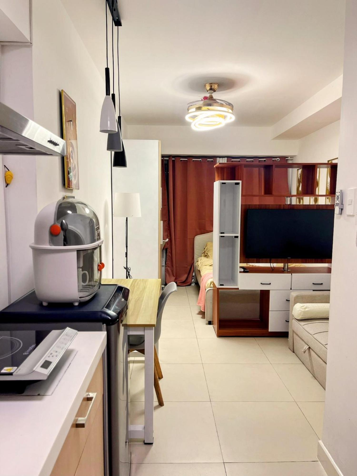Acellyne'S Suites At The Residences At Commonwealth By Century Quezon City Camera foto